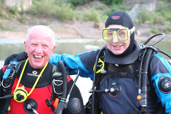John and Duncan coming back, looking ecstatic after such an interesting dive.