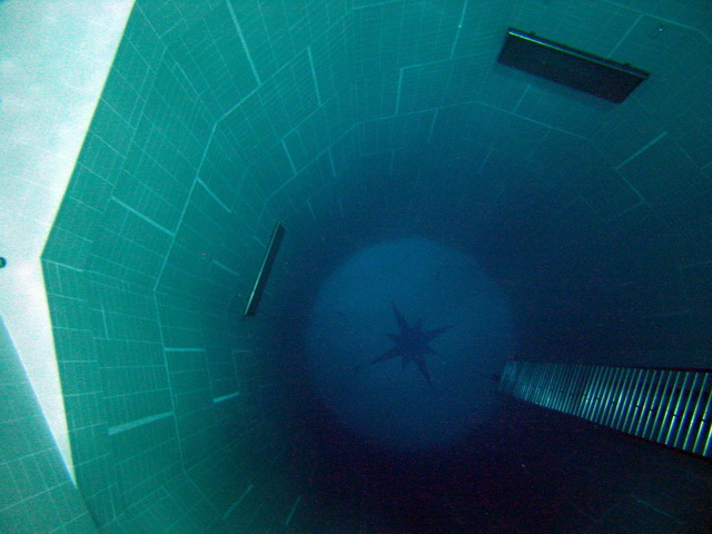 Nemo 33 deep pool